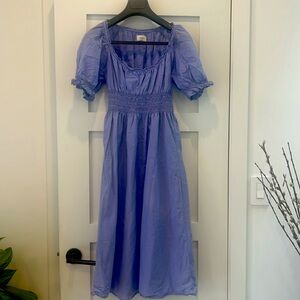 Feminine dress with puff sleeves